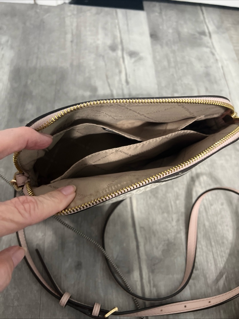 Michael Kors Beige Signature Canvas Crossbody with Pink Trim - Picture 6 of 8